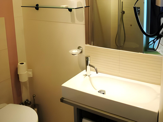 Bathroom 4, Hotel San Francesco, Novara