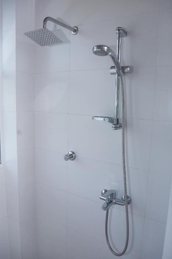 Bathroom 2, Ravi Villa, Hikkaduwa