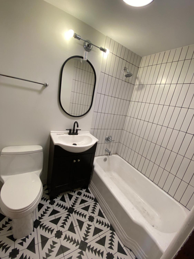 Bathroom 3, The Spruce Lodge, Rio Grande