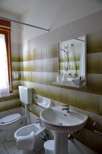 Bathroom 2, Aurora Residence, Ravenna