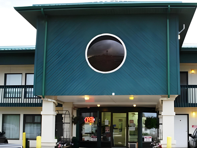 Exterior view 2, Goodknight Inn, Division No. 17