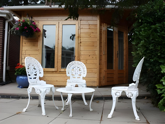 Others 4, The Redlands, Solihull