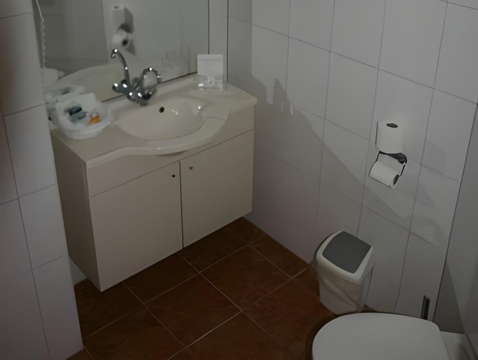 Bathroom, Hotel Restaurant 't Klokje, Schouwen-Duiveland
