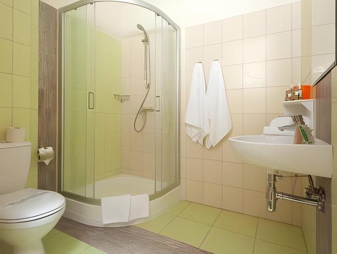 Bathroom 5, Hotel Zielony, Poznań City