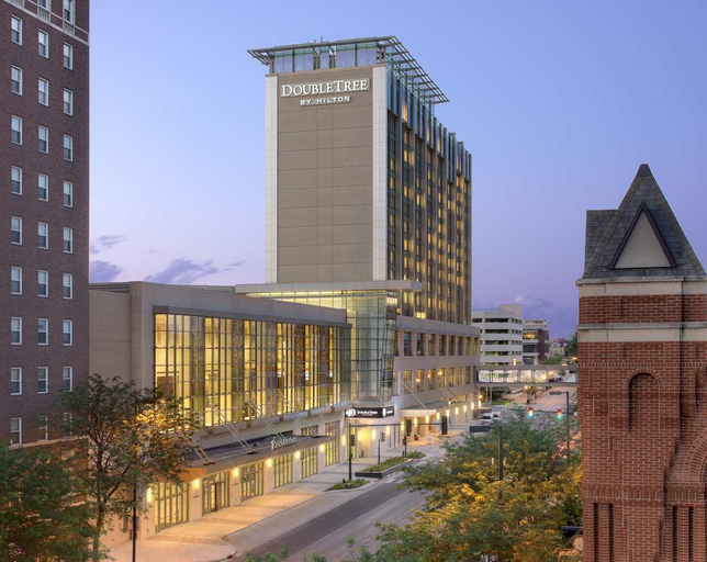 Exterior & Views 2, Doubletree by Hilton Cedar Rapids Convention Complex, Linn