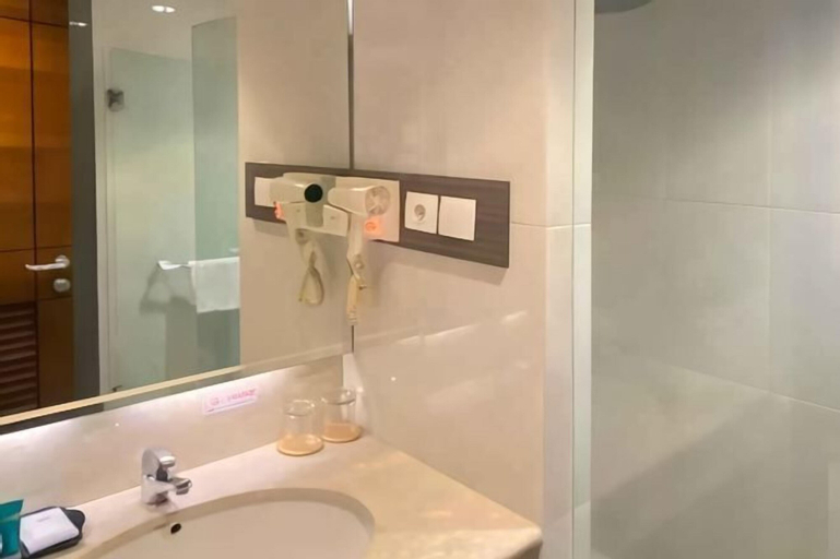 Bathroom 28