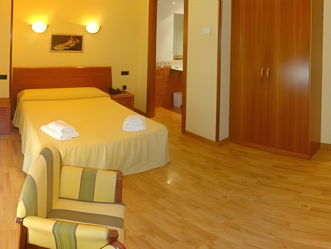 Bedroom 3, Hotel Ciutat de Tarrega, Lleida