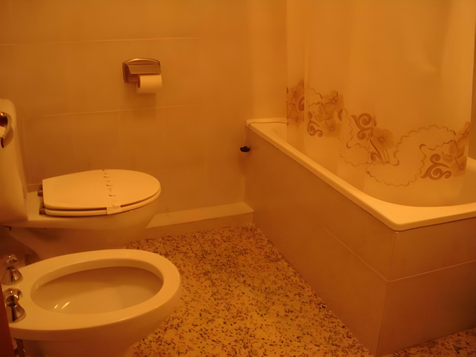 Bathroom 5, Hotel Marxant, Lleida
