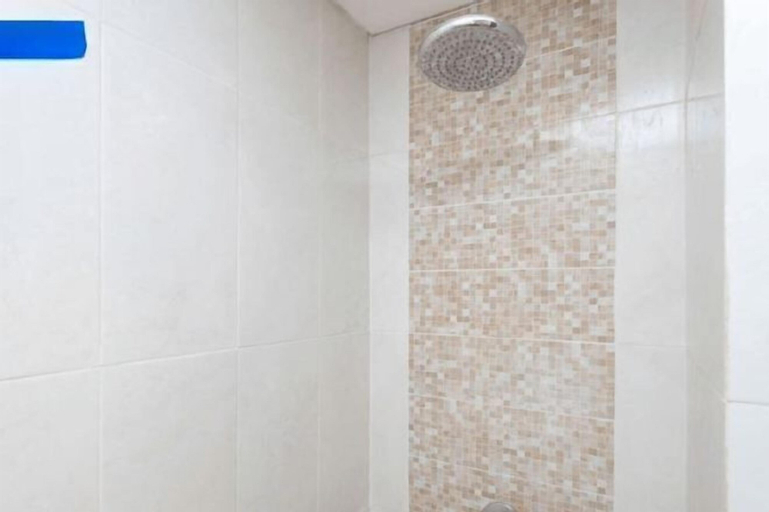 Bathroom 23