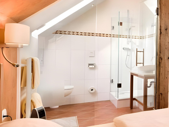 Bathroom 2, Goldene Sonne, Landshut