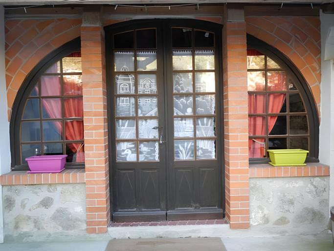 Exterior & Views