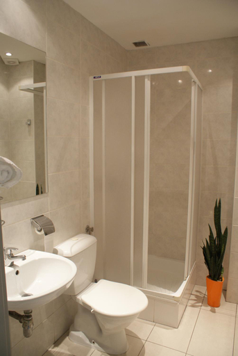 Bathroom 4, Hotel Monttis, Sucha