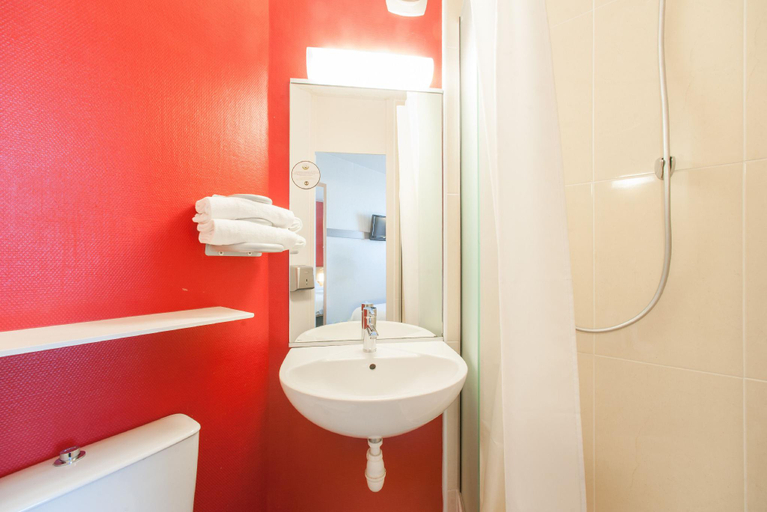 Bathroom 7