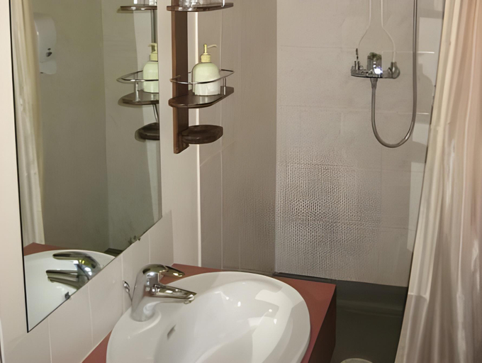 Bathroom 2, The Liberty's, Rhône