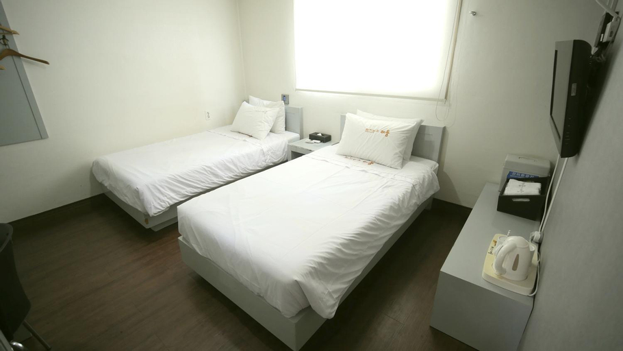 Bedroom 6