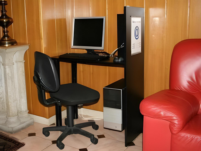 Others 5, Hotel Europa, Girona