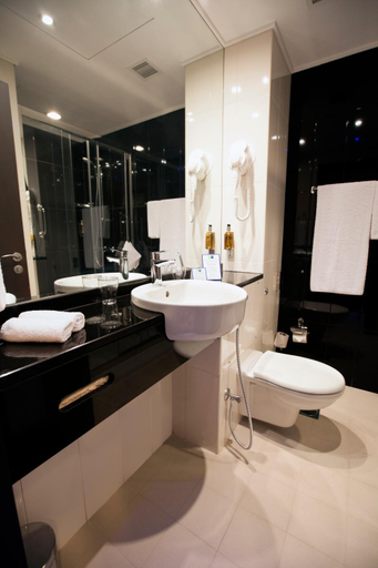 Bathroom 16