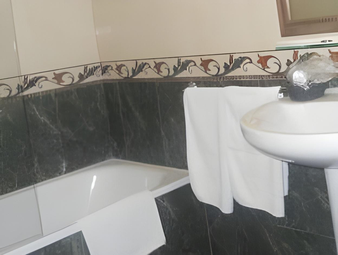 Bathroom 3, Hotel Julian, Murcia