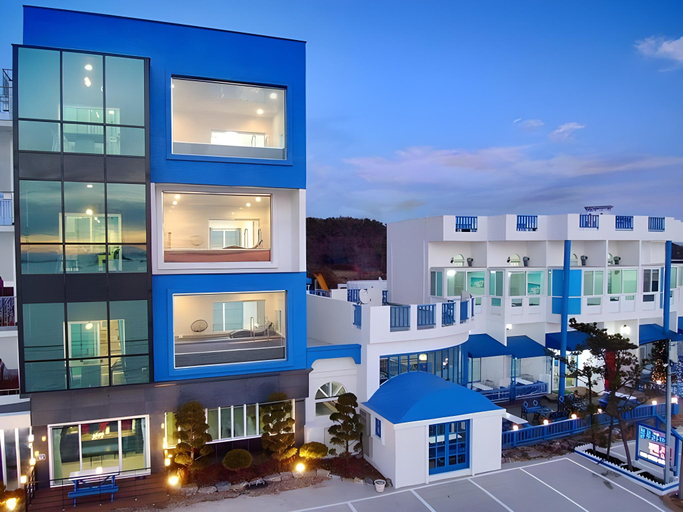5, Blue Latte Poolvilla, Hwaseong