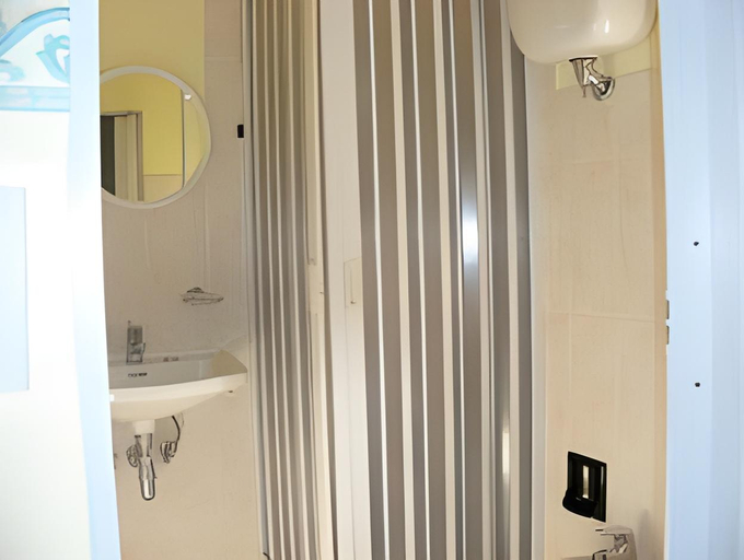 Bathroom 2, Albergo degli Amici, Chieti