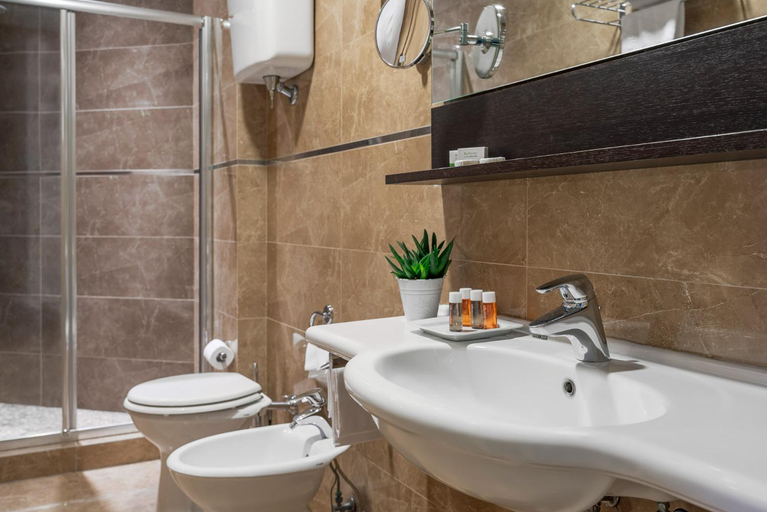 Bathroom 4, Grand Hotel Terme & SPA - Chianciano, Siena
