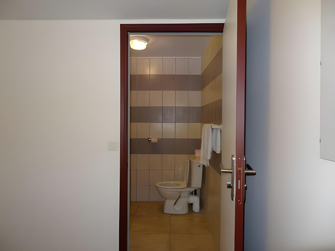 Bathroom 4, Grand Hotel Senia, Val-de-Marne