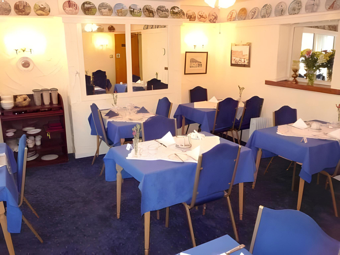 Food & Drinks 2, Ashfields, Conwy