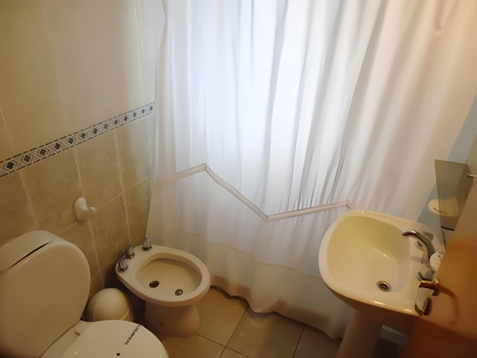 Bathroom 3, Hotel de Cine Las Golondrinas, Villa Gesell
