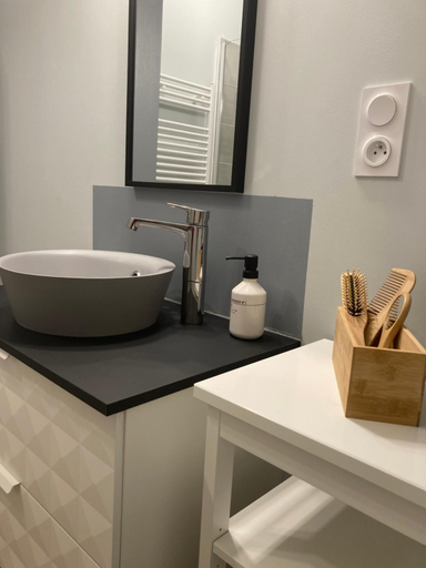 Bathroom 5, Clos de Belle Roche, Côte-d'Or