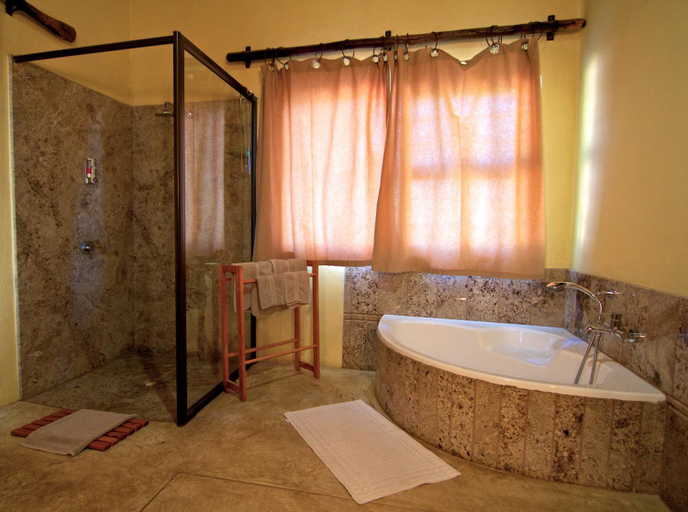 Bathroom 3, Kashana Namibia Guesthouse, Omaruru