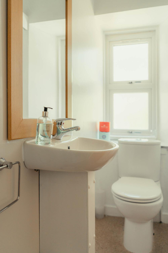 Bathroom 4, The Red Brolly Inn, Perthshire and Kinross