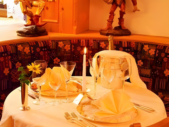 Food & Drinks 4, Hotel Hell, Bolzano