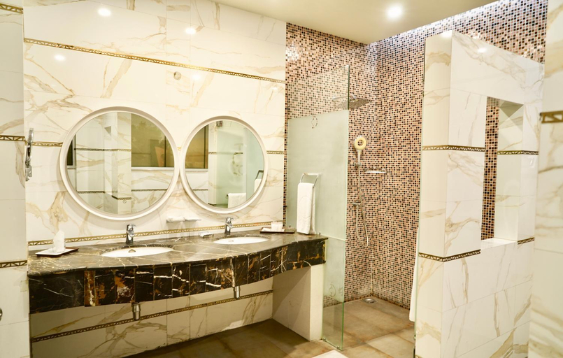 Shower 4, Circle Club Faisalabad, Faisalabad