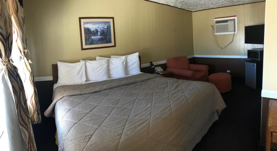 Others 4, Geneva Inn, Fillmore