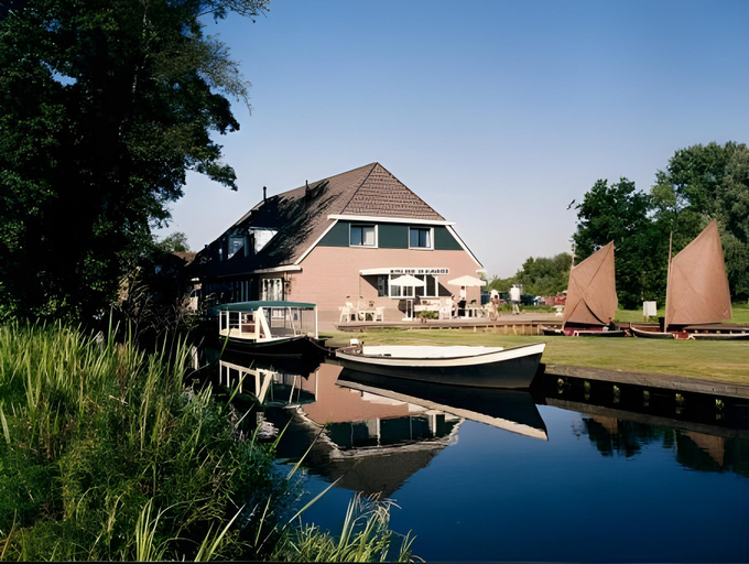 Others 3, Hotel de Harmonie, Steenwijkerland