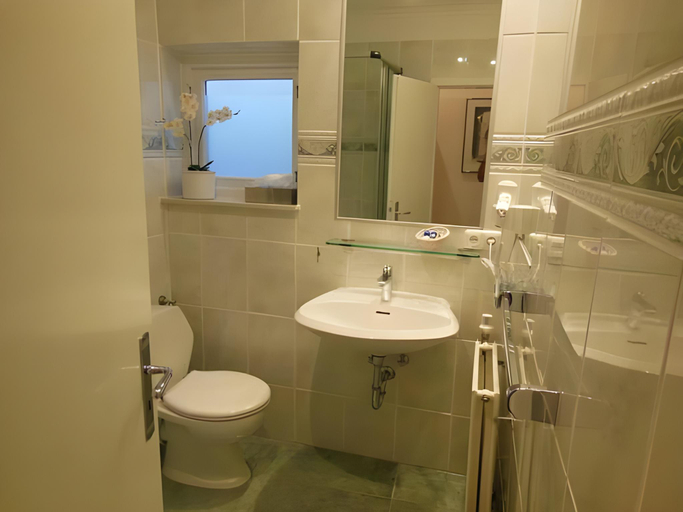 Bathroom 4, Hotel Stadt Hamburg, Ostholstein