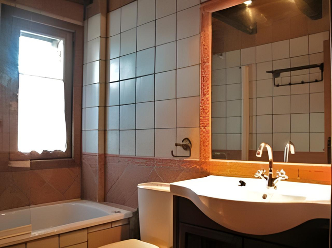 Bathroom 4, Casa Arcas, Huesca