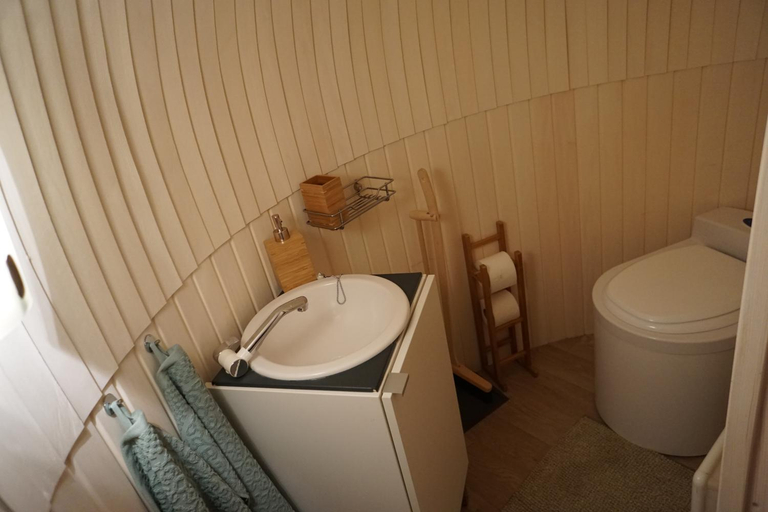 Bathroom, Igluhut – Sleep with reindeer, Uusimaa