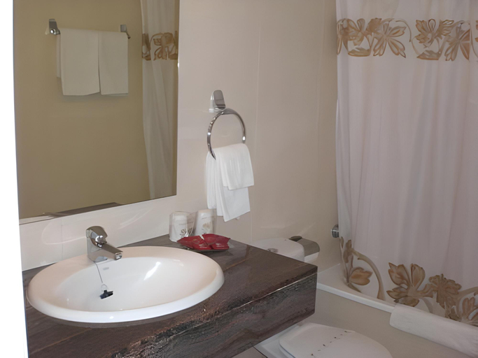 Bathroom 3, La Muntanya, Girona