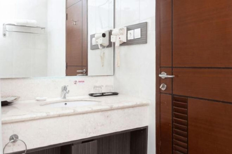 Bathroom 15