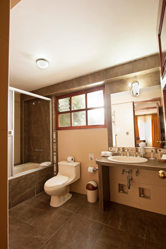 Bathroom 2, Hotel Mabey Urubamba, Urubamba