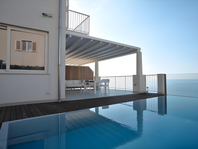 Others 2, Villas d'Orlando - with private pool and sea view, Messina