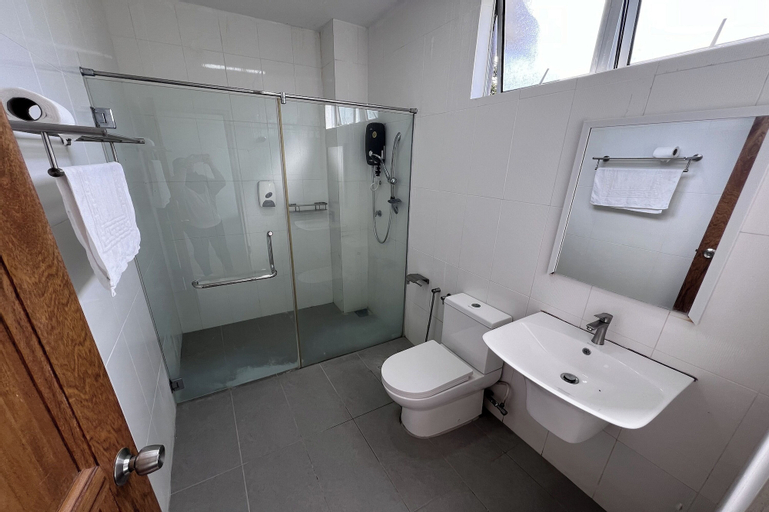 Bathroom 9