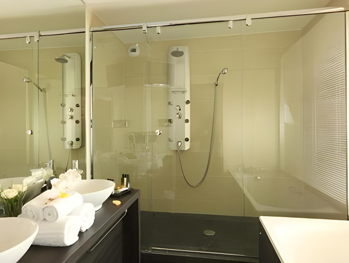 Bathroom 3, Clarion Suites Senart Paris Sud and Spa, Seine-et-Marne