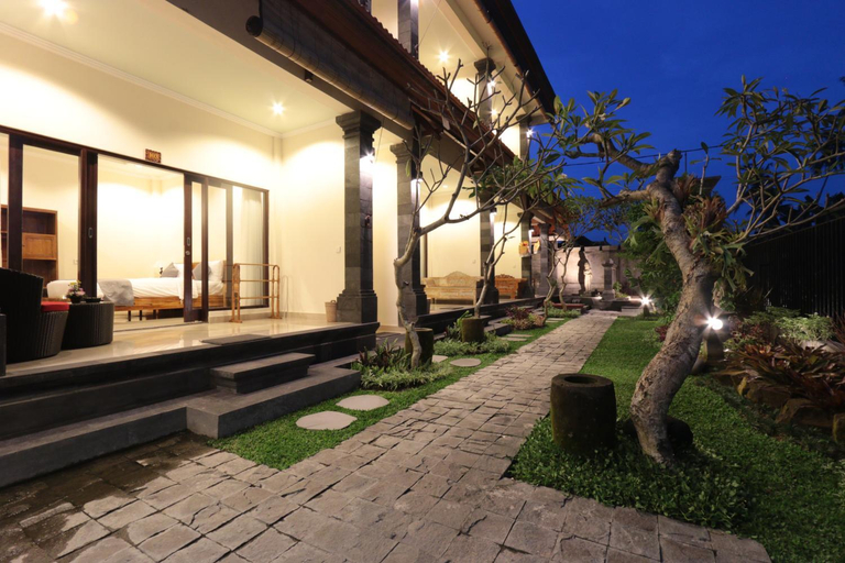 Exterior 4