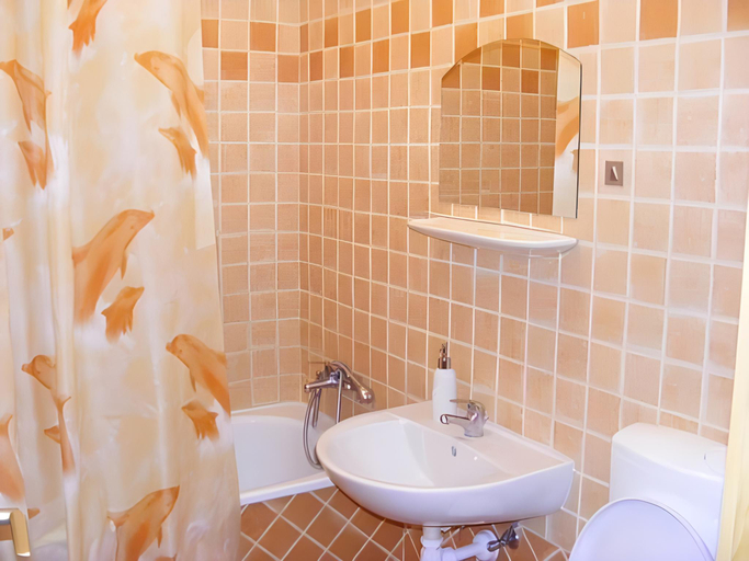 Bathroom 3, Karpatia Esztergom, Esztergom