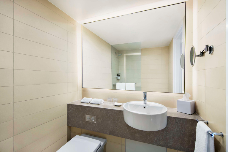 Bathroom 10