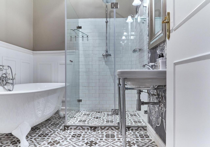 Bathroom 2, Parkes Manor, Eden