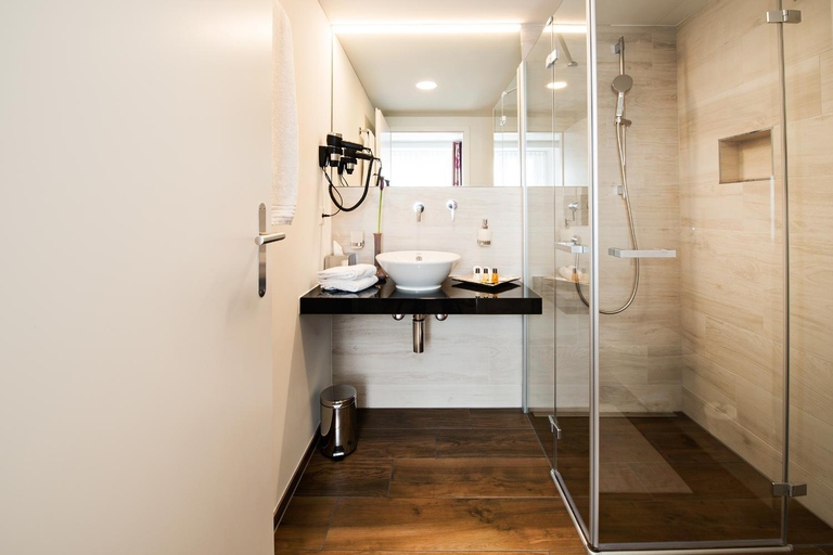 Bathroom 9