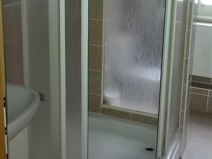 Bathroom 2, Smaragd, Praha 5